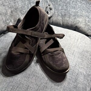 Apex Black Ortho sneakers